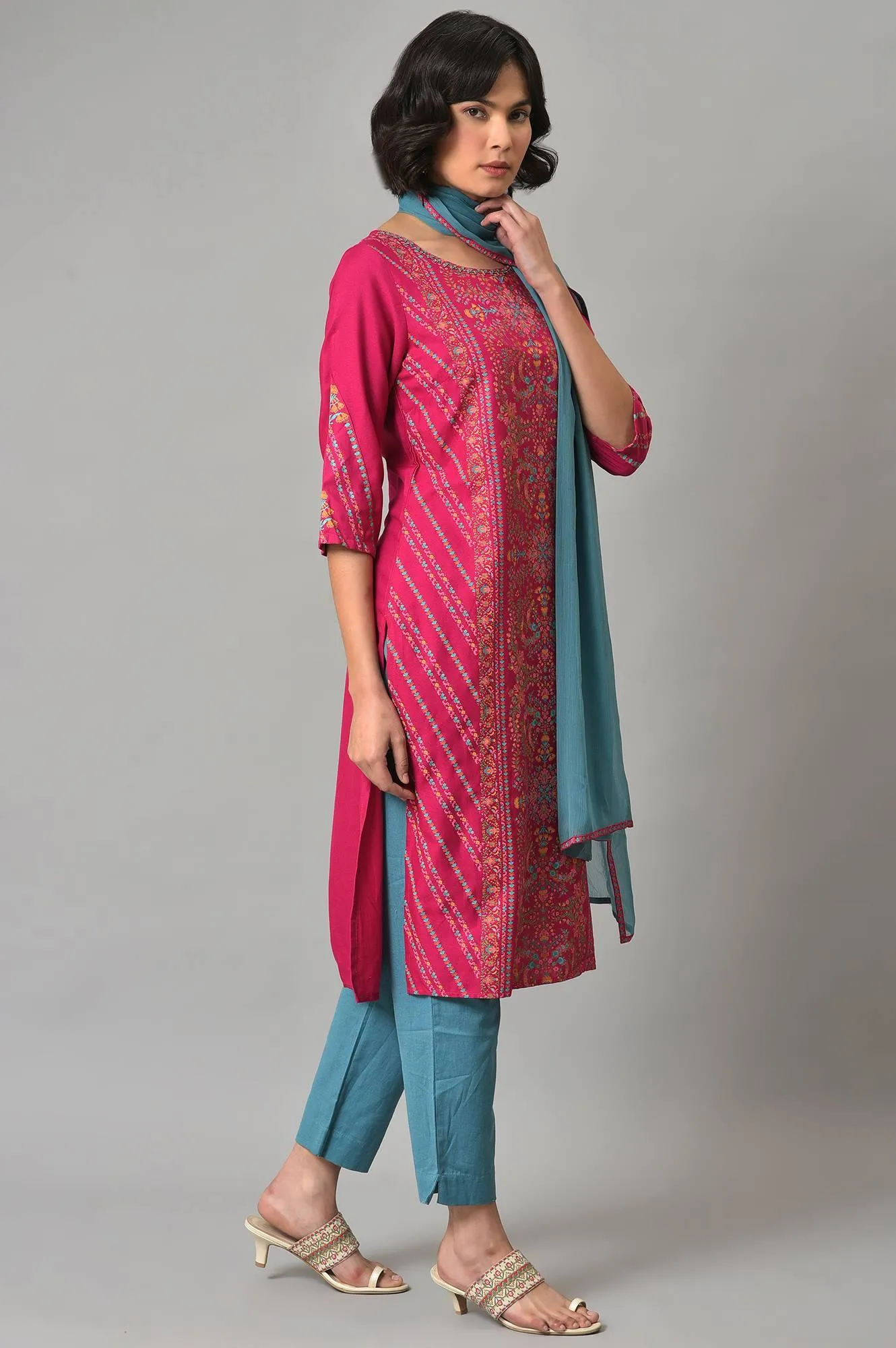 Dark Pink Floral kurta In Boat Neck With Teal Blue Slim Pants And Dupatta