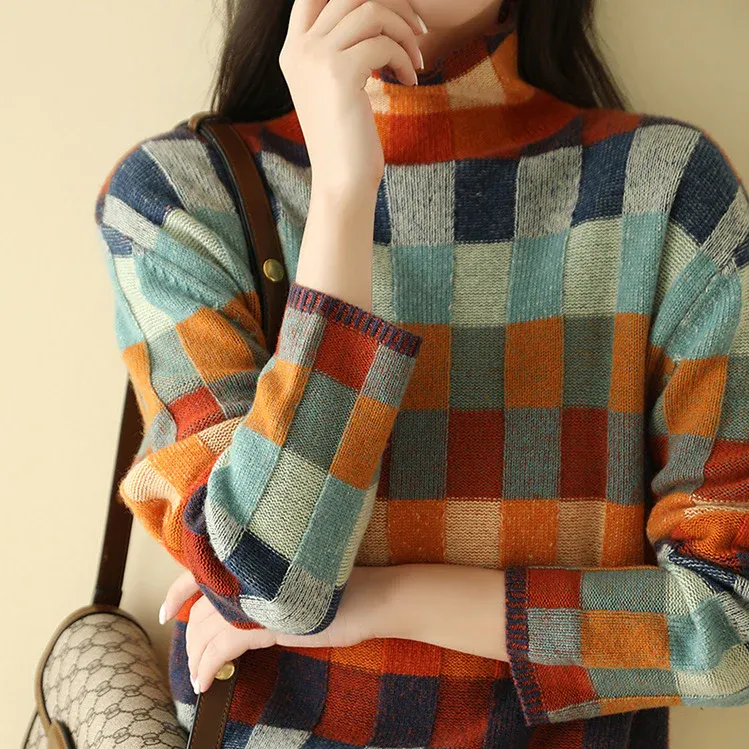 MIA - Retro-Inspired Plaid Sweater
