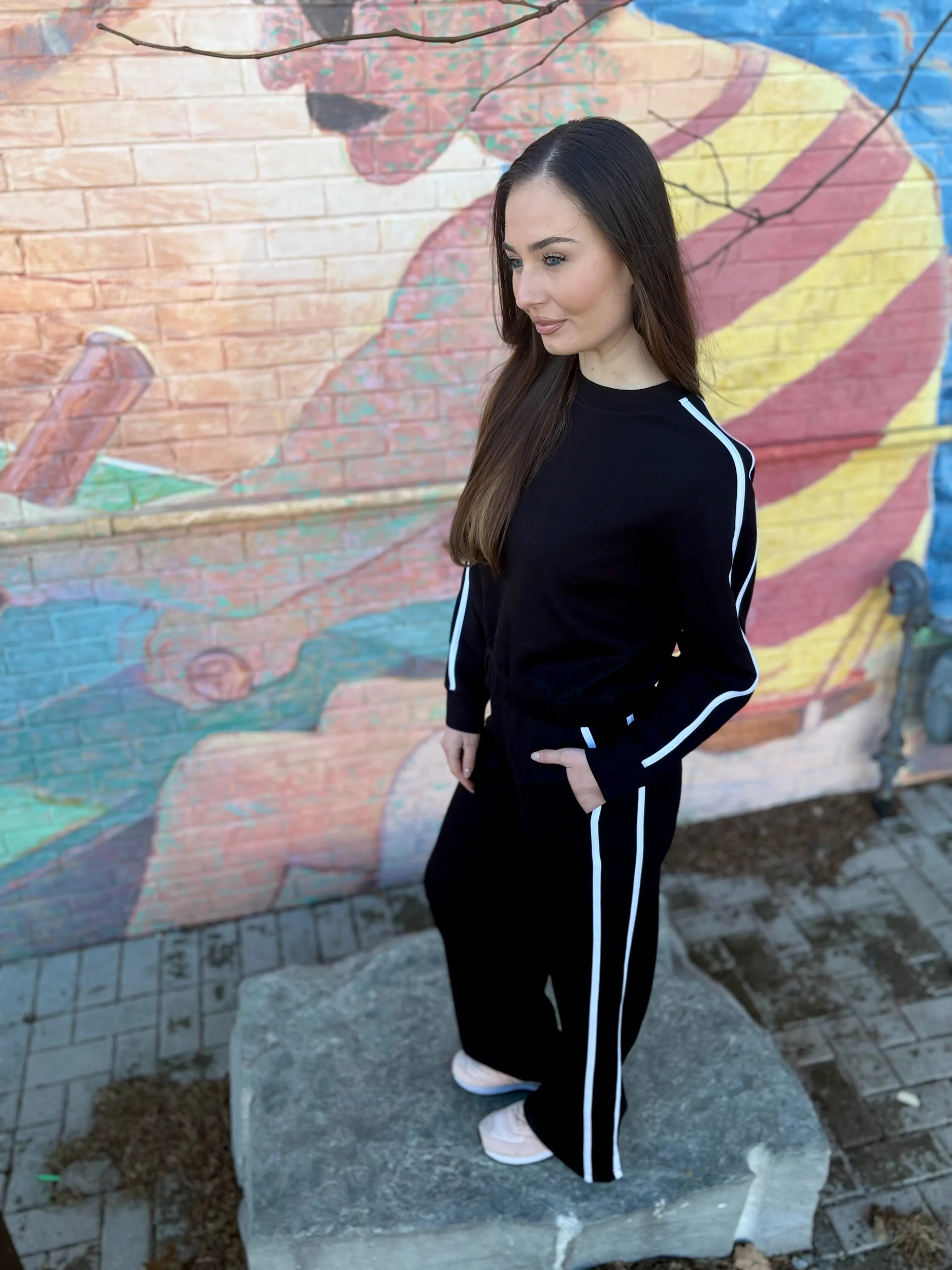 MUNICH SWEATSHIRT BLACK W/WHITE STRIPE