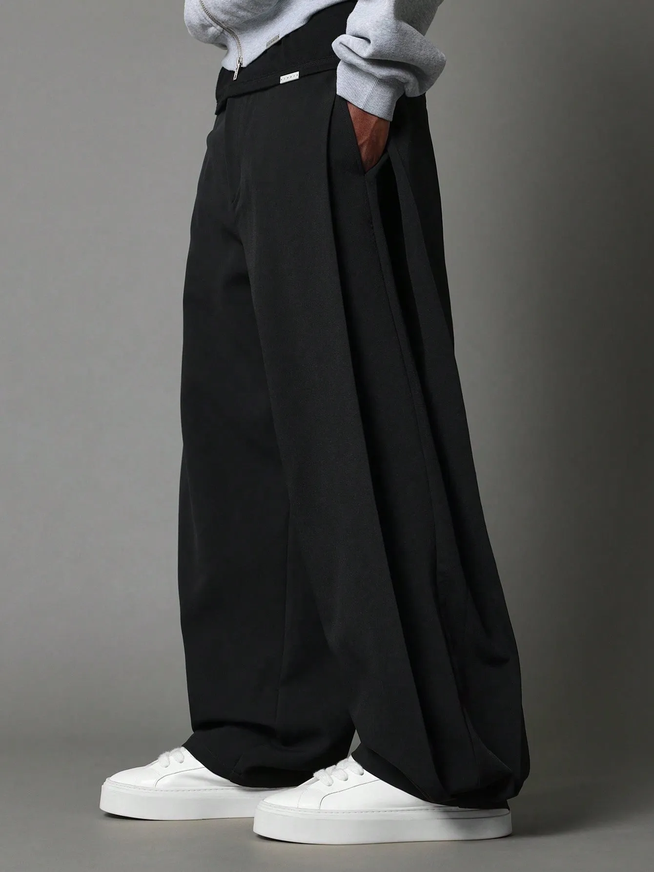 Tailoring Wide Leg Trousers With Side Pleats